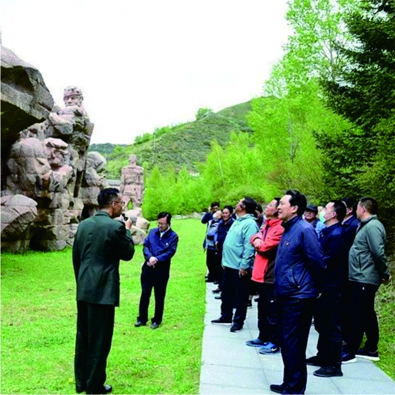 弘揚雪(xuě)山(shān)草(cǎo)地長(zhang)征精(jīng)神協商(shang)座談會